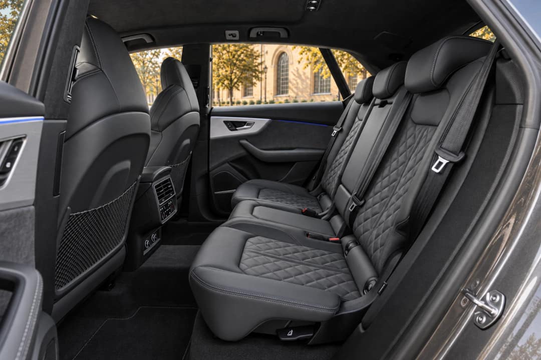 Audi Q8 в оренду у Києві&nbsp;— задній ряд