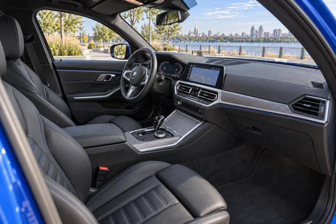 BMW 320 в аренду в Киеве&nbsp;— салон, передний ряд