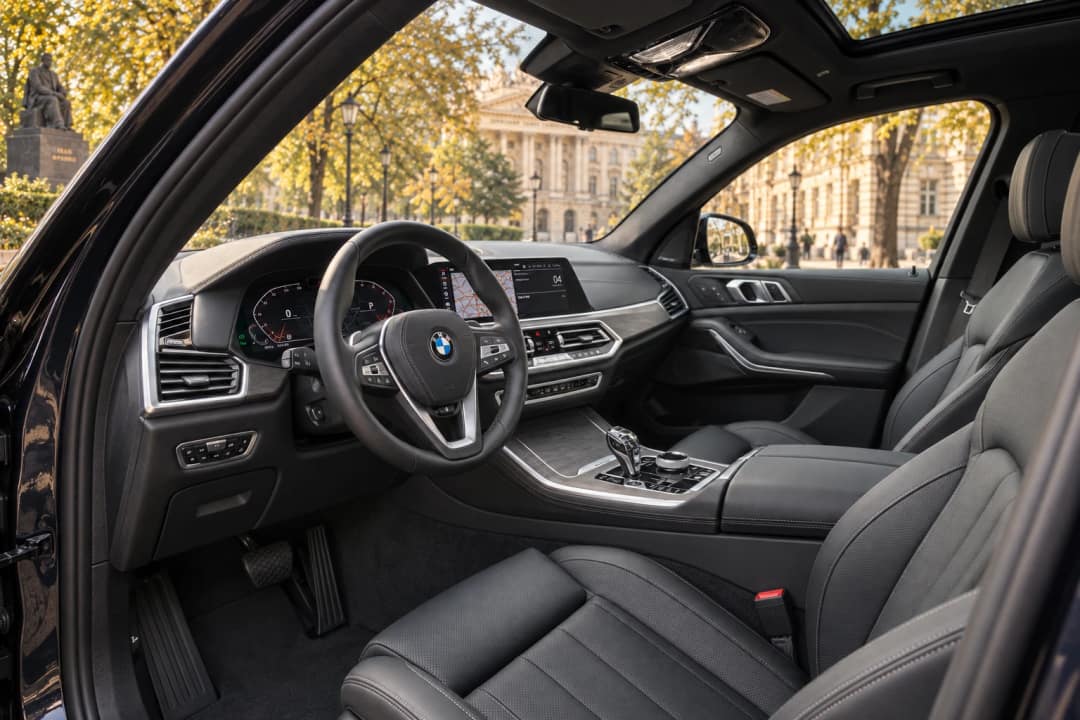 BMW X5 G05 for rent in Lviv — interior, front seats