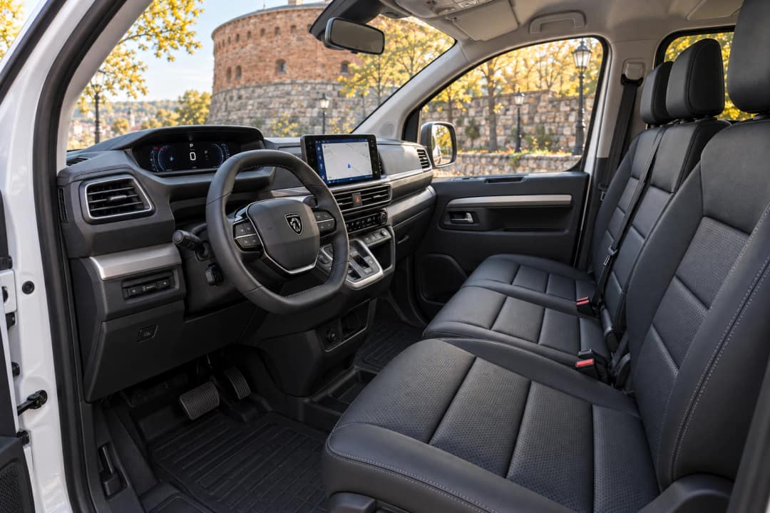 Peugeot Expert Traveller в оренду у Києві&nbsp;— салон, передній ряд