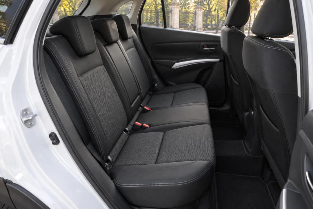 Suzuki S-Cross в оренду у Львові — задній ряд