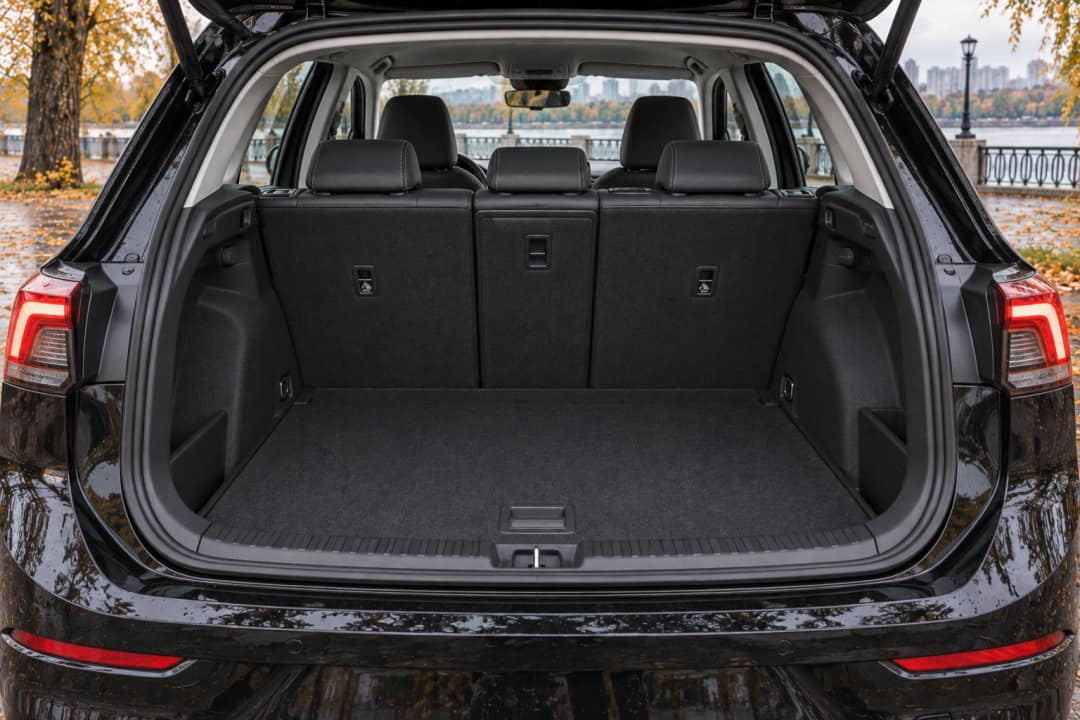 VW Golf в оренду у Києві&nbsp;— багажник