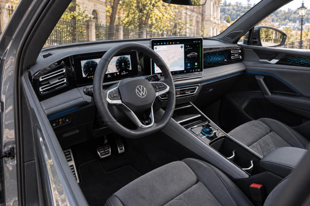 VW Tiguan в оренду у Львові&nbsp;— салон, передній ряд
