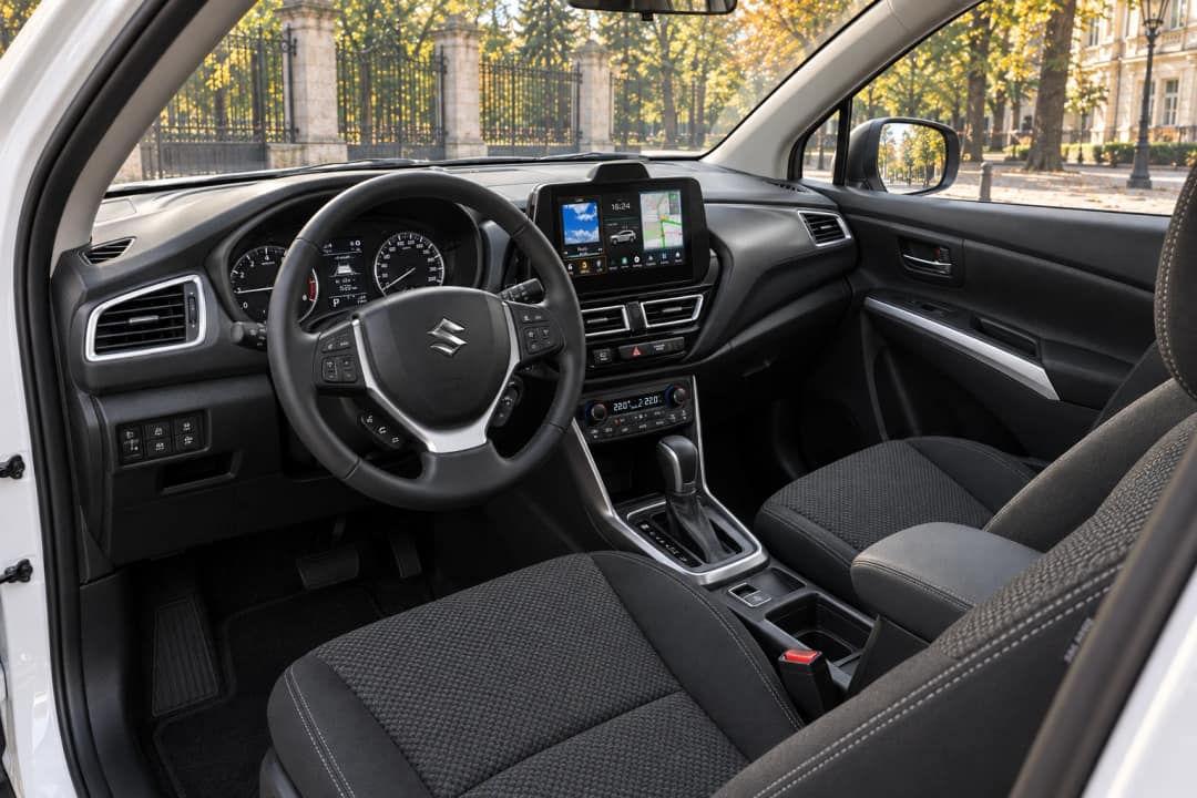 Suzuki S-Cross в оренду у Львові — салон, передній ряд